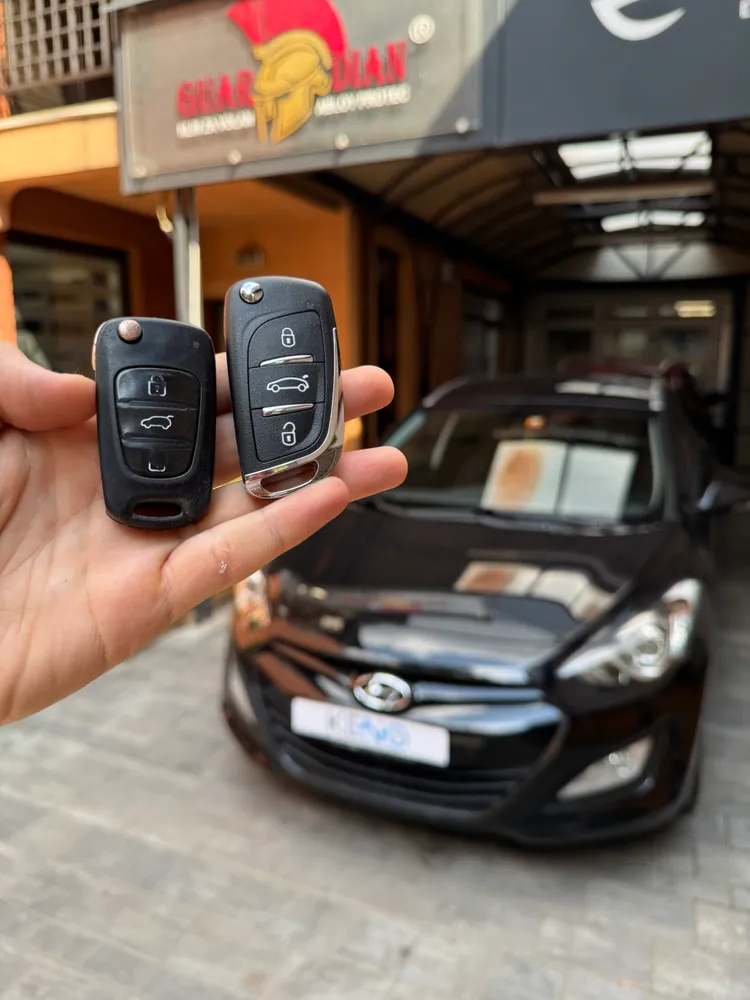 Novi i stari ključ za Citroën C3 ispred Keno servisa