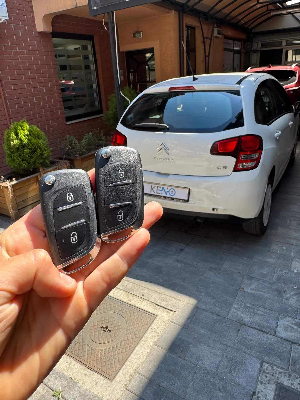 Novi ključ za Ford Focus izrađen u Keno servisu, stari ključ pored