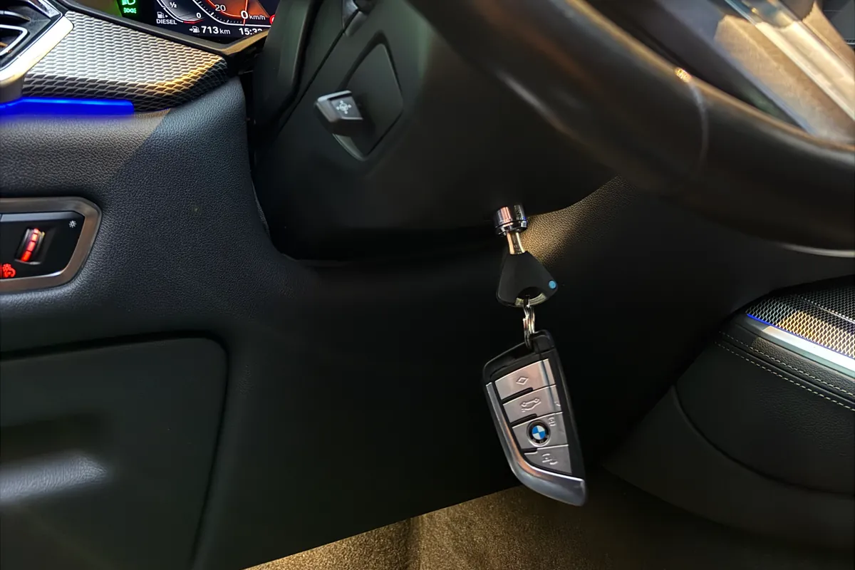 Ugrađena brava zaštite sa ABLOY ključem i fabrički BMW daljinski na istom privesku