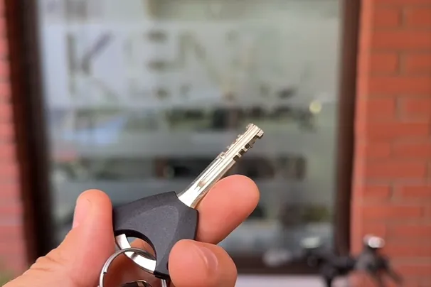 ABLOY ključ Igla Guardian zaštite ispred izloga Keno servisa u Kraljevu