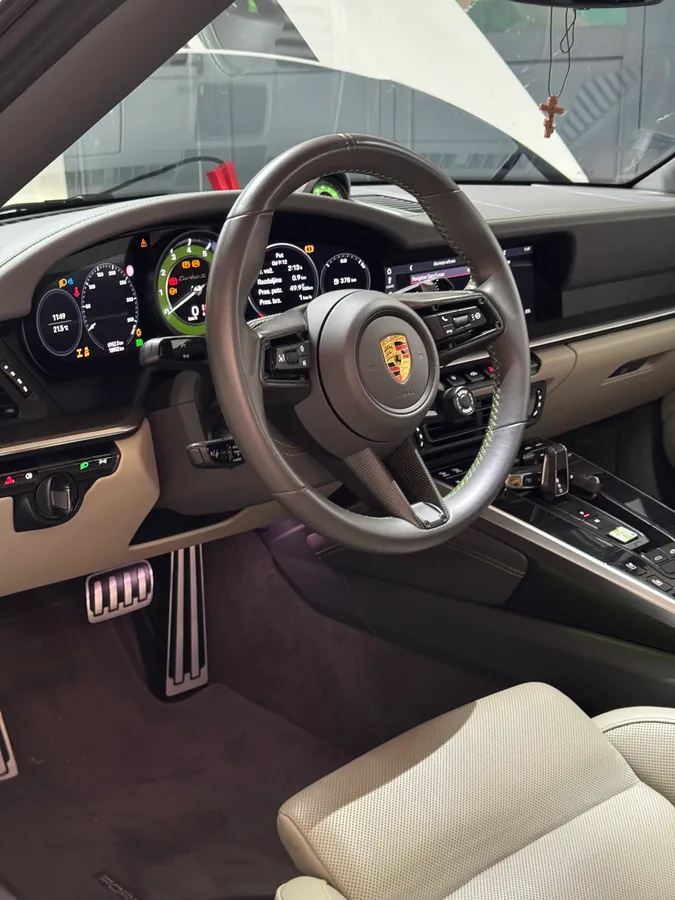 Enterijer Porschea 911 Turbo S sa ugrađenom bravom zaštite