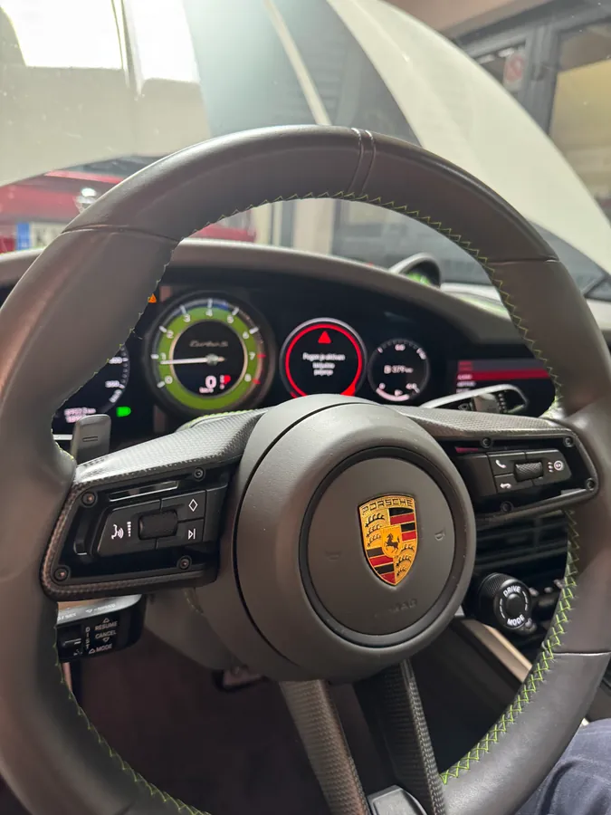 Instrument tabla Porschea 911 Turbo S u Keno servisu